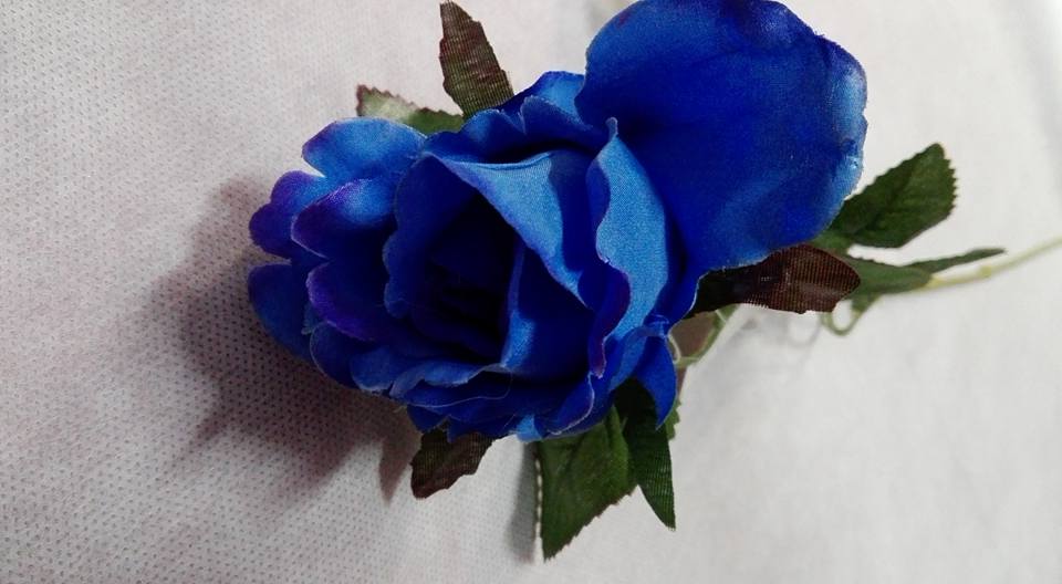 Fiore finto: Rosa blu artificiale di stoffa - Fioreproibito